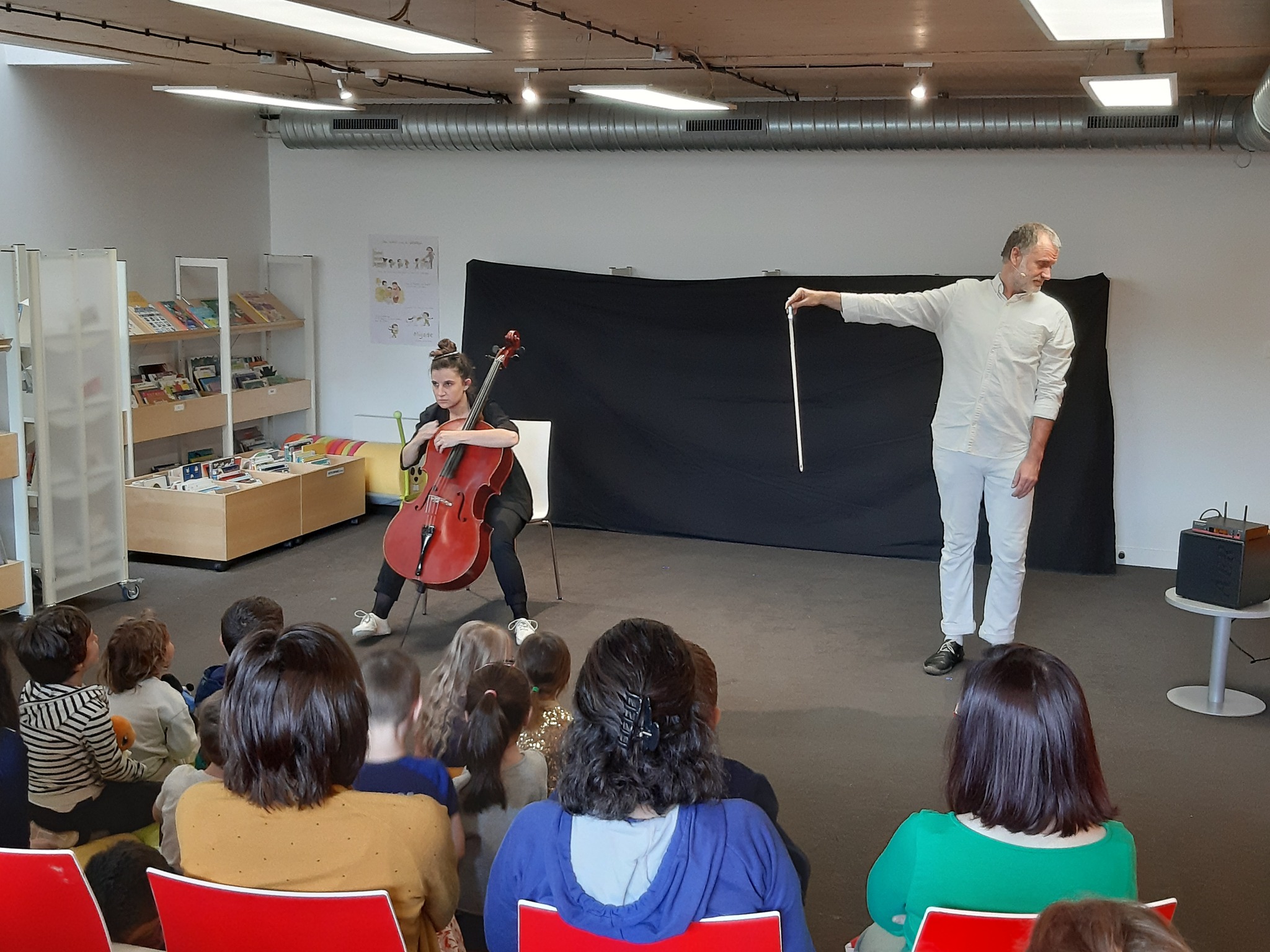 La médiathèque Espace Simone Veil à Ollainville a accueilli Gilles Bizouerne et Elsa Guiet pour le spectacle "Loupé" le samedi 25 mai.